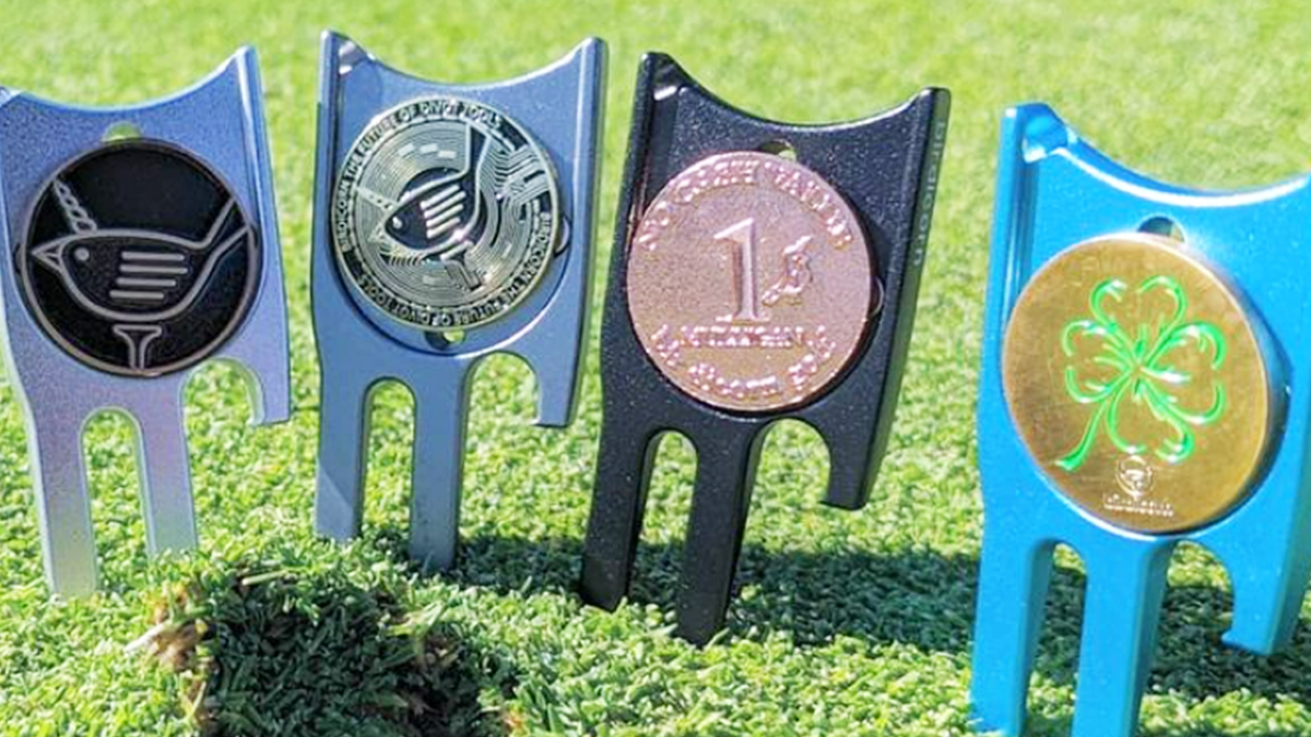 Best Golf Divot Tool (Buyer’s Guide)